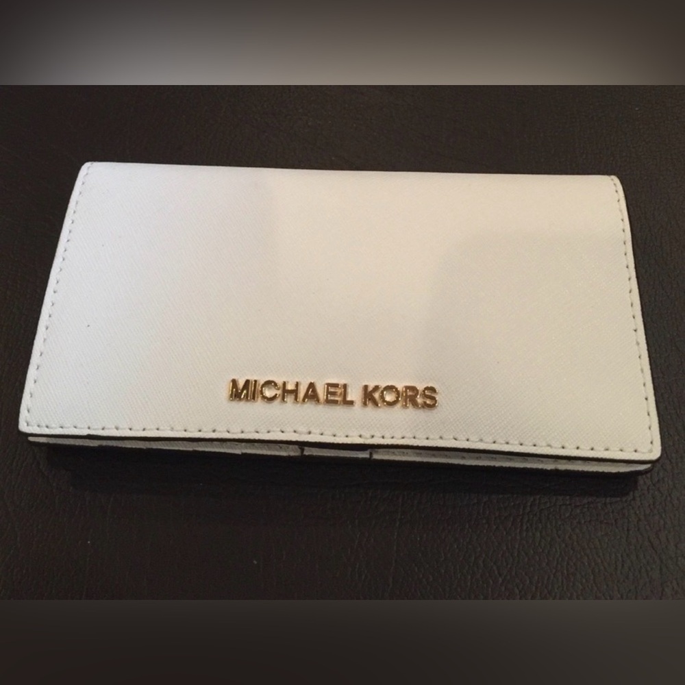 NWOT Michael Kors Travel Wallet White w/ Gold Hardware